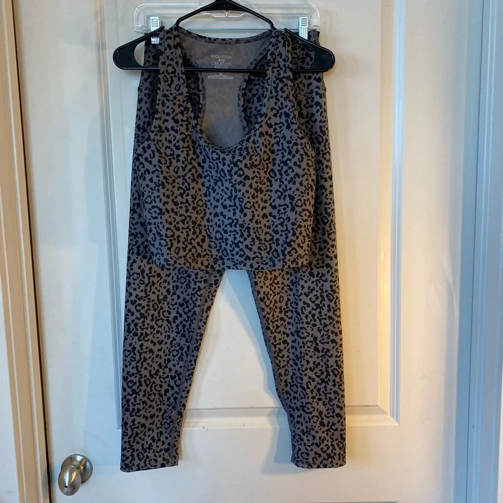 Evolution and Creation Cheetah Tank and Leggings Set, size Large - Picture 12 of 14